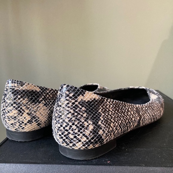 Vionic | Caballo Snake Print Pointed Toe Orthotic Ballet Flat - Picture 5 of 9
